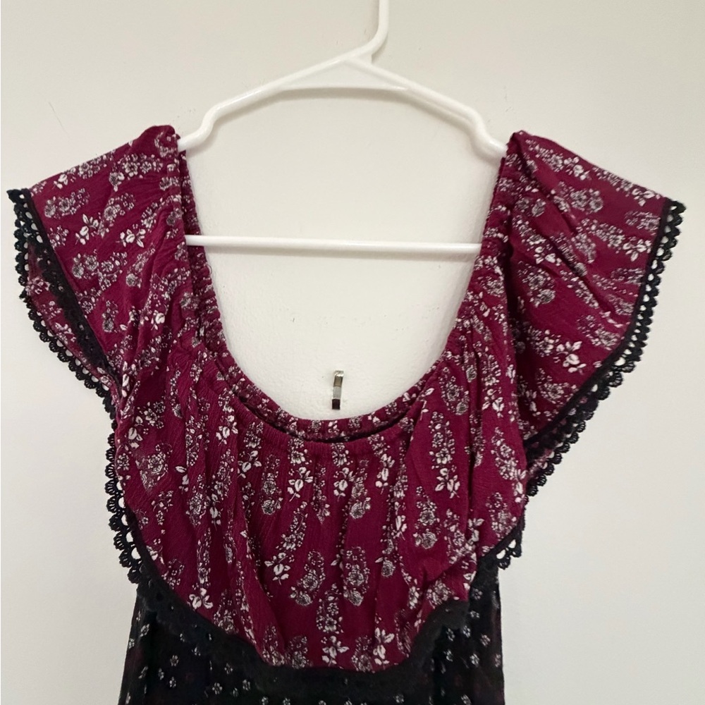 Stradivarius Burgundy and Black Floral Off-Shoulder Blouse - Picture 4 of 6